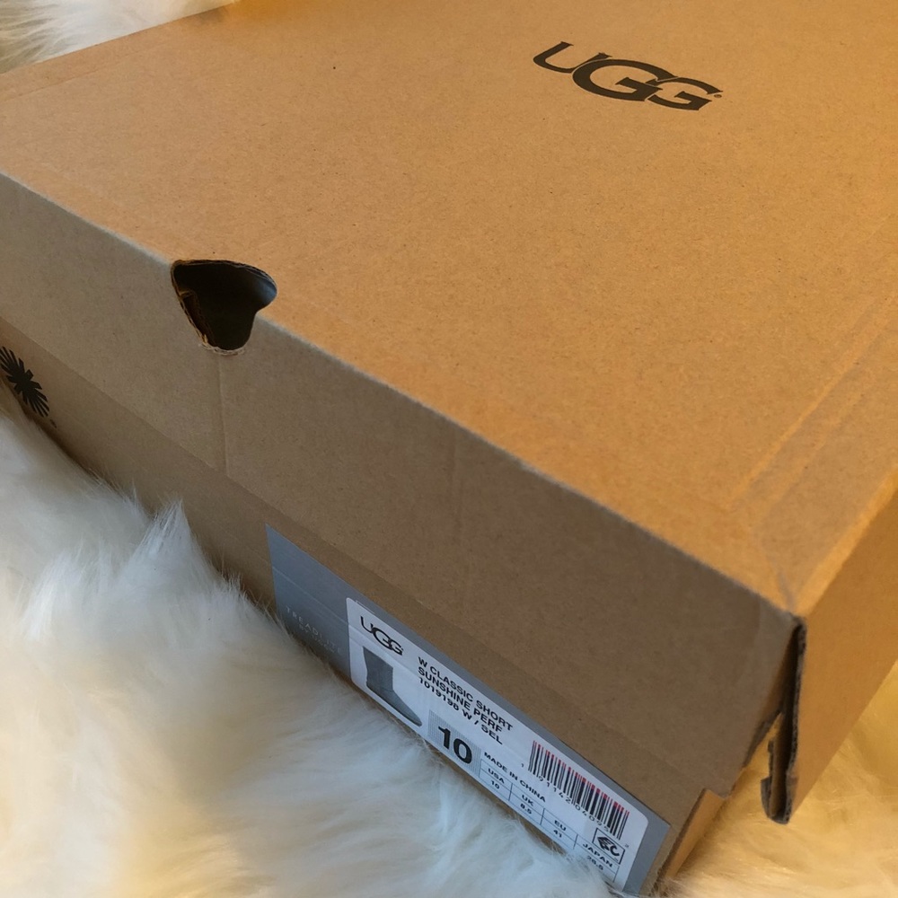 SOLD!!! UGG Classic Sunshine Perf - Picture 7 of 7